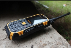 RUNBO X1 s vysílačkou UHF (PMR) - odolný mobilní telefon - mobil - IP67 - vodotěsný / voděodolný / nárazuvzodrný / odolný pádu / prachotěsný